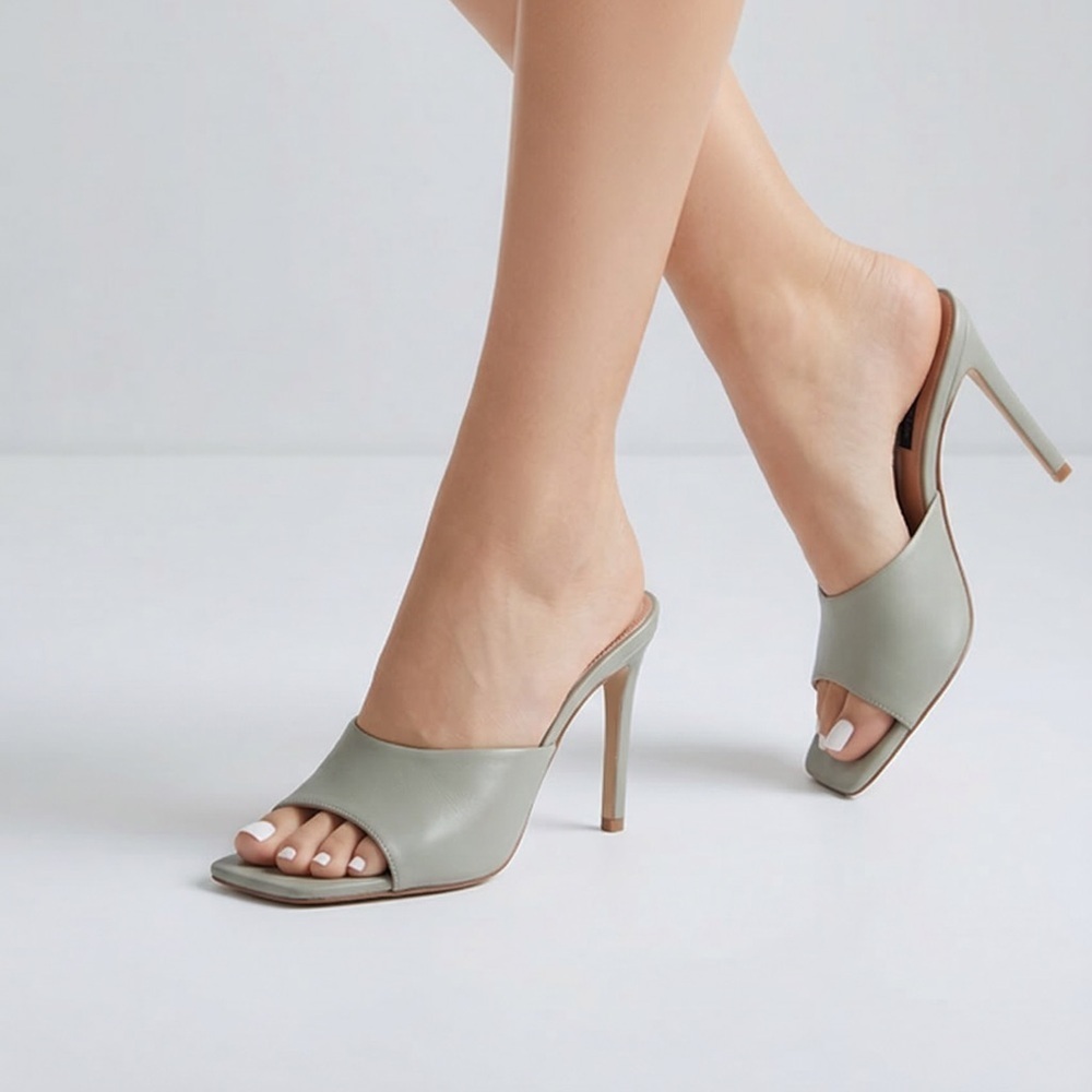 NEW in Box LITA Women’s Silver Gray Square Open Toe 4.5” Heel Sandal - 7.5
